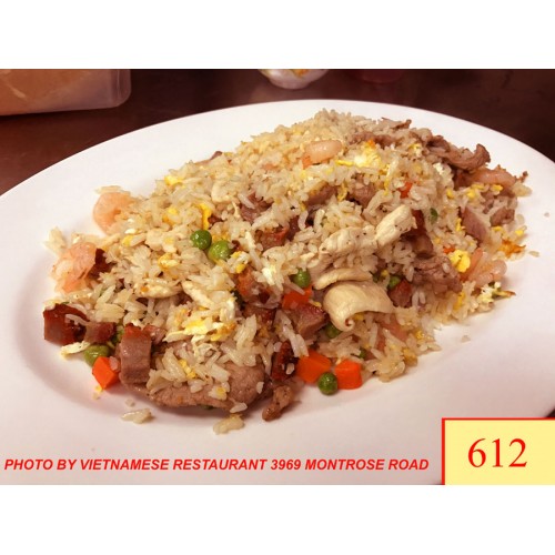 612. CƠM CHIÊN THẬP CẨM - ASSORTED MEAT FRIED RICE ( SHRIMP, CHICKEN BREAST, BEEF, BBQ PORK, PEAS, CARROTS & EGG)
